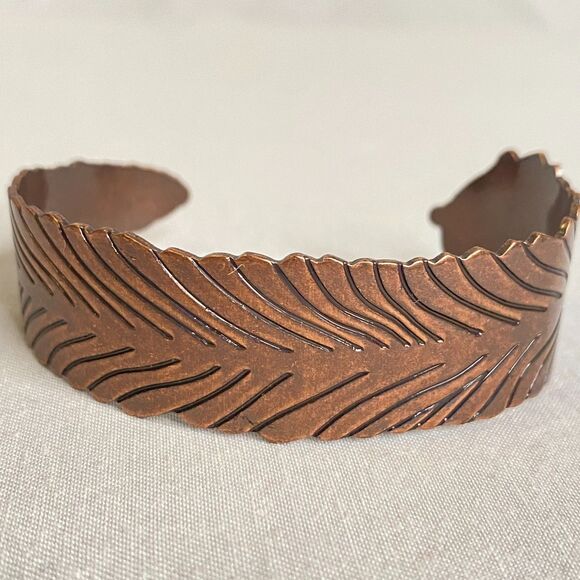 Copper Cuff Bracelet Engraved Leaf Pattern - Picture 3 of 8